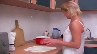 Russische Milf Geeft Een Blowjob Aan De Verkeerde Man