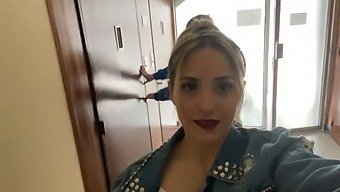 Еротична Среща С Близък Приятел, Който Се Наслаждава На Груб Анален Секс И Обича Да Свършва Вътре