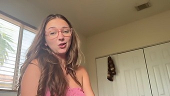 Macy Meadowsin Velipuolen Kielletty Halu Toteutuu Aistillisessa Pov-Videossa
