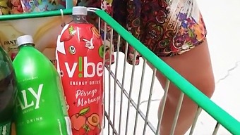 Приказујем Своје Задњице У Продавници И Орално Уживам На Раднику На Отвореном.