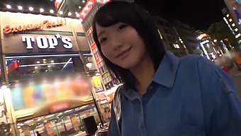 Nozomi, Una Fresca Estudiante Universitaria, Busca Ayuda Financiera Y Se Entrega Al Lamer Analmente Y Al Semen Facial