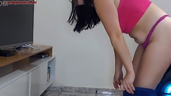 Sono Affascinato Dai Movimenti Di Danza Della Mia Splendida Figliastra E Desidero Darle Piacere Nel Modo Più Intimo