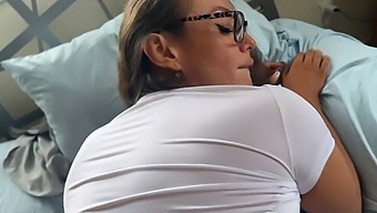 Пов Видео На Којем Милф Са Великом Гузицом Јебе Њен Посинак.